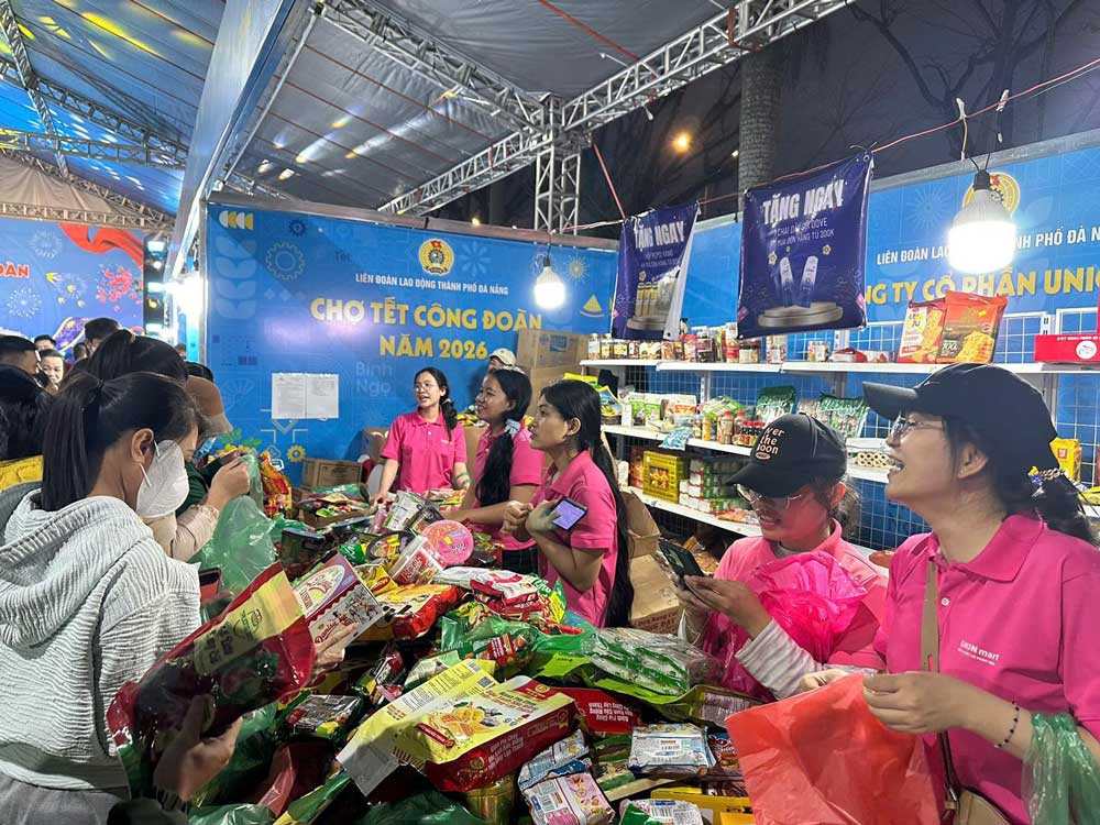 The joy of workers at the Da Nang Trade Union Tet Market in 2026. Photo: Da Nang Trade Union.