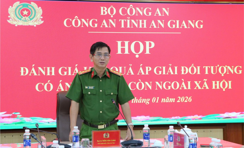 Colonel Tran Van Cung, Deputy Director of An Giang Provincial Police, spoke at the conference. Photo: Tien Dung