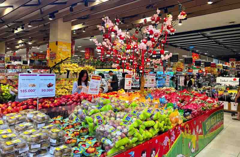 Promotional and discounted items are bought a lot by people. Photo: Thanh Chan