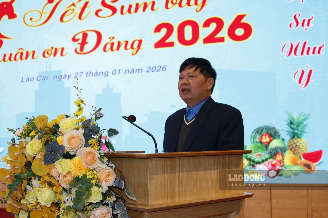 Ong Phan Van Anh, Pho Chu tich Tong Lien doan Lao dong Viet Nam du va phat bieu tai chuong trinh. Anh: Van Duc