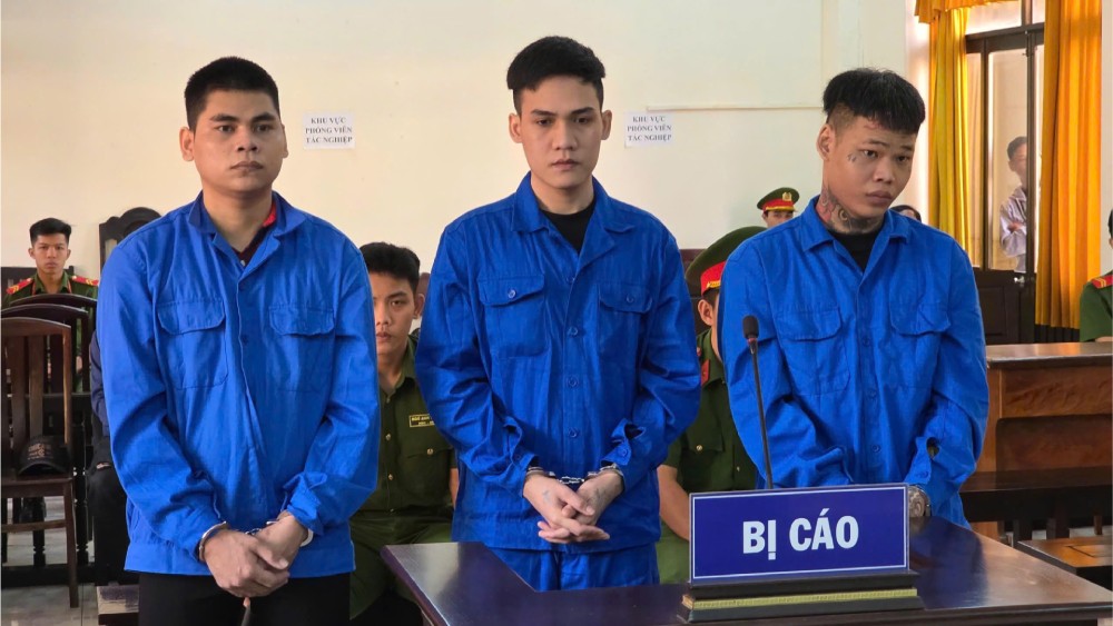 Gõ cửa nhà bạn nhậu rủ đi tiếp nhưng lại xảy ra mâu thuẫn với người khác, dẫn đến án mạng. Ảnh: Văn Vũ