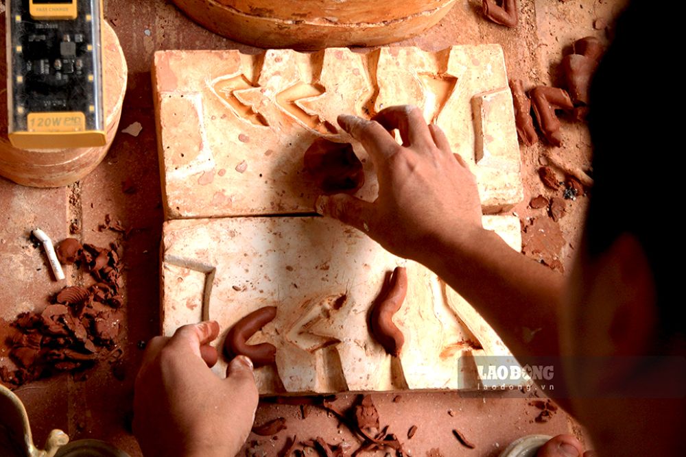 De cho ra lo nhung mau linh vat doc dao phai trai qua nhieu cong doan. Anh: Thanh Huyen