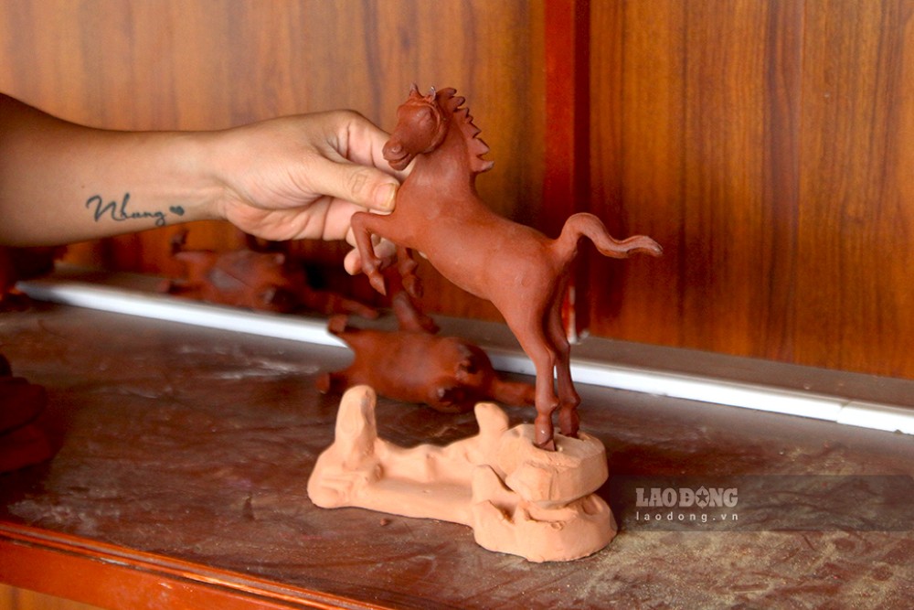 Nhieu co so san xuat tai lang gom Thanh Ha tat bat lam linh vat Tet Nguyen dan 2026. Anh: Thanh Huyen