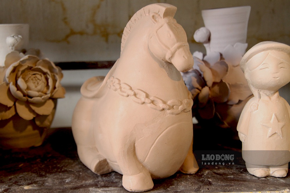 Mau “loc ma” o cong doan tho tai xuong cua anh Lam. Anh: Thanh Huyen