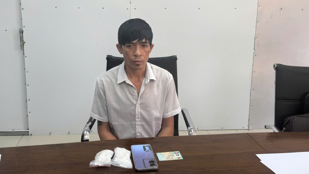 Phú bị lực lượng chức năng bắt quả tang vì hành vi vận chuyển trái phép chất ma túy. Ảnh: Đức Thái