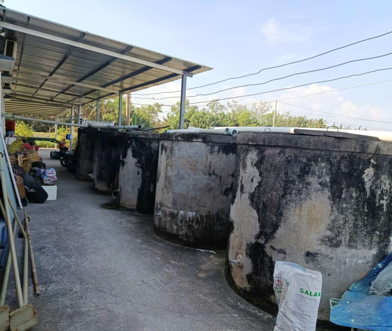 Nguoi dan o xa Tan Phu Dong (tinh Dong Thap) tich tru nuoc ngot de su dung khi xam nhap man xay ra vao nam 2026. Anh: Thanh Nhan