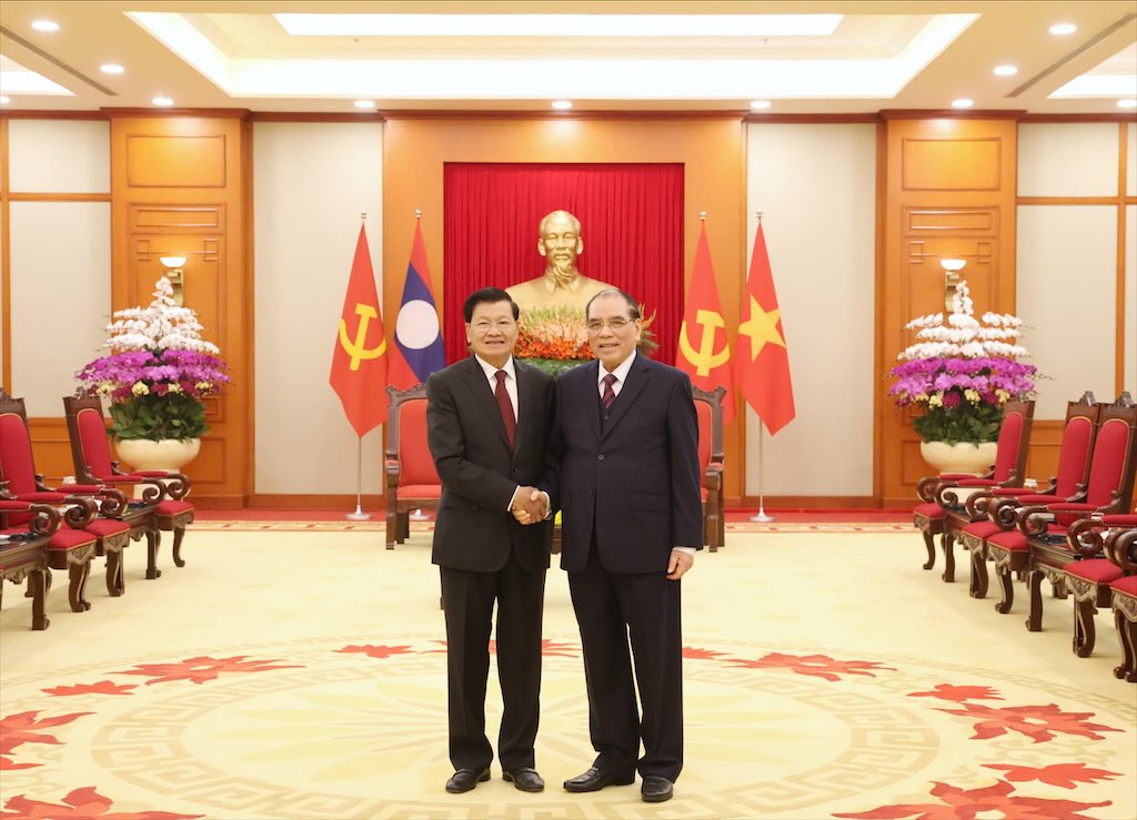 General Secretary and President of Laos Thongloun Sisoulith visits former General Secretary Nong Duc Manh at the Party Central Committee Headquarters on the morning of January 27. Photo: Hai Nguyen