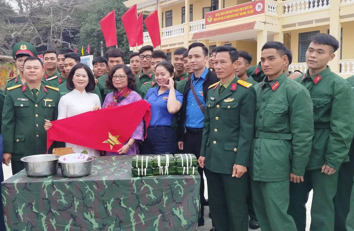 Hoat dong don Xuan y nghia cua quan va dan dac khu Bach Long Vi. Ảnh: Xuan Nha