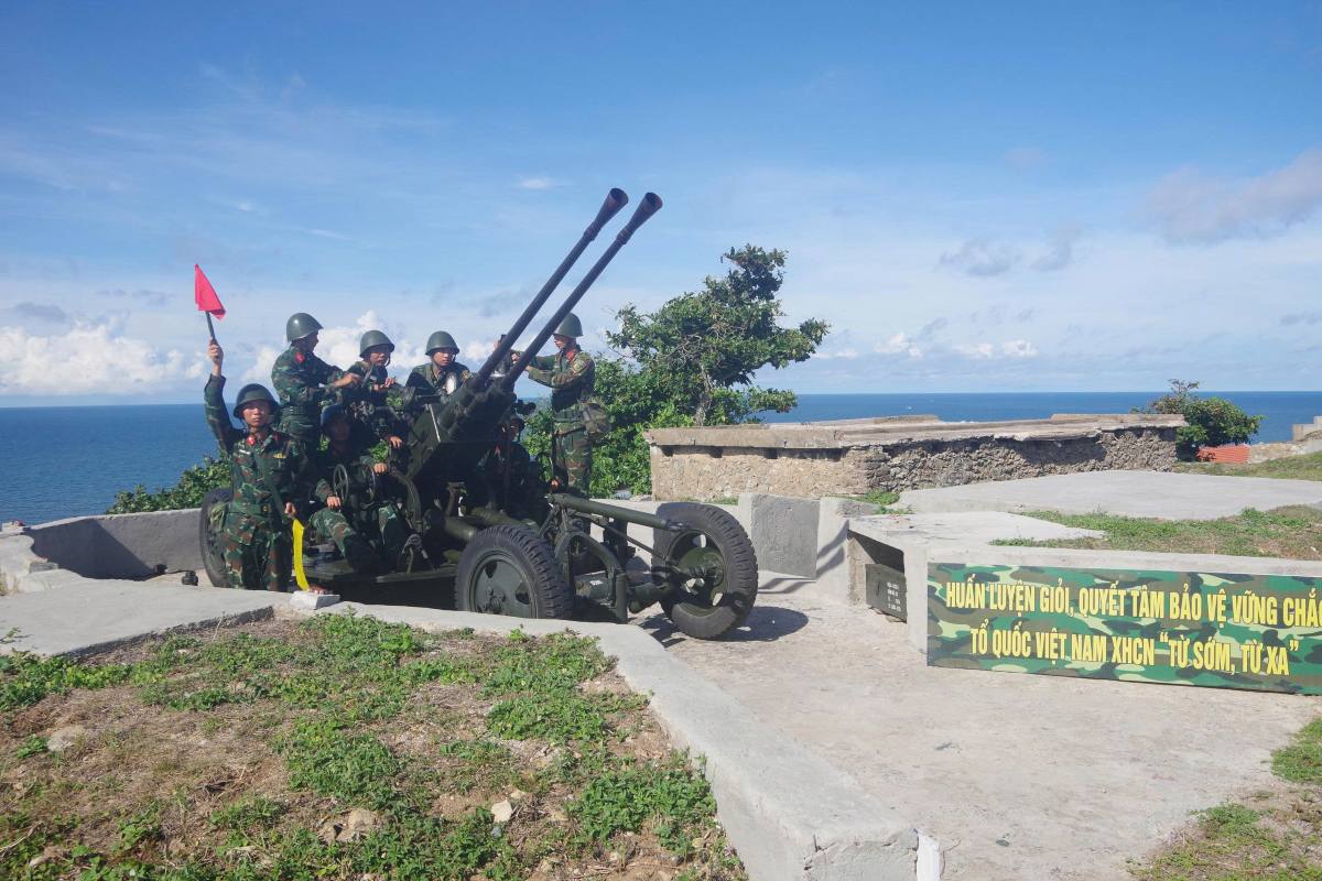 Tieu doan duy tri nghiem che do truc san sang chien dau. Ảnh: Xuan Nha