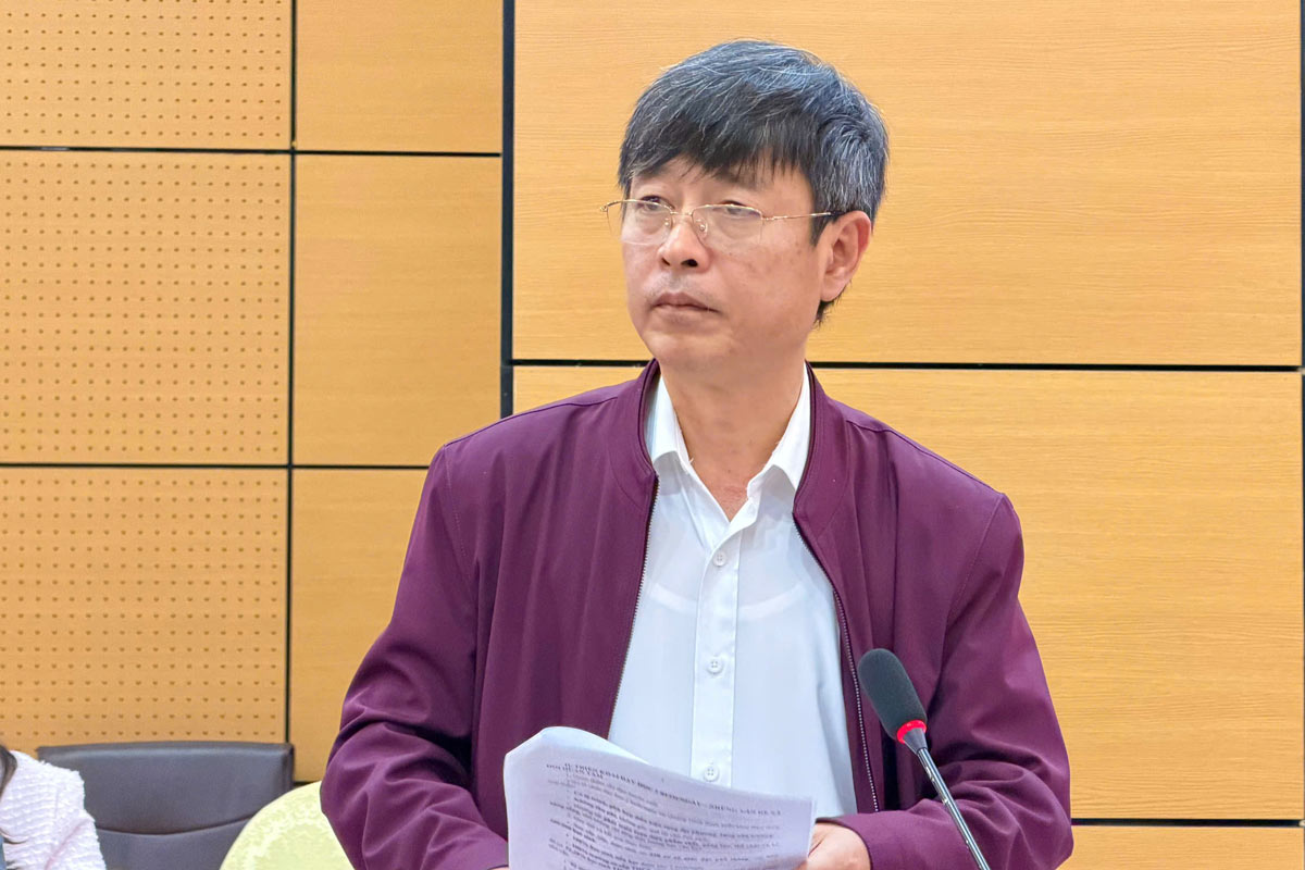 Mr. Dinh Ngoc Son, Deputy Director of Quang Ninh Department of Education and Training, informed at the conference. Photo: Thanh Tung