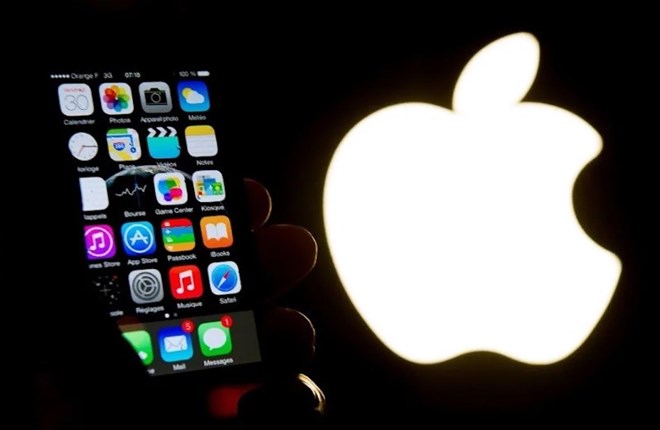 Apple has just released a new update version of iOS 12 for iPhone 5s and iPhone 6 devices. Photo: AFP