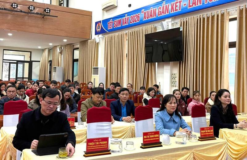 Tuyen Quang Labor Federation propagates election work and Trade Union Resolutions. Photo: Viet Bac
