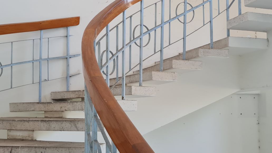 Cau thang, ket cau cua toan nha con rat tot. Anh: Nhat Ho.