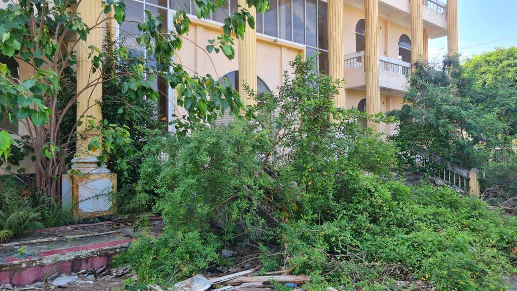 Tru so bo hoang nhieu nam nen co moc um tum nay da ban giao ve Trung tam Phat trien quy dat Ca Mau. Anh: Nhat Ho.