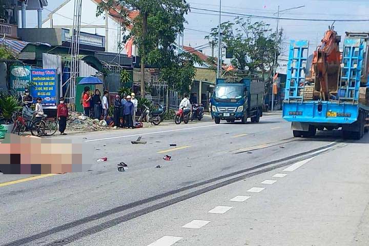 Scene of a traffic collision on provincial road 547 in Co Dam commune that killed a motorcyclist on the spot. Photo: Nghi Xuan.