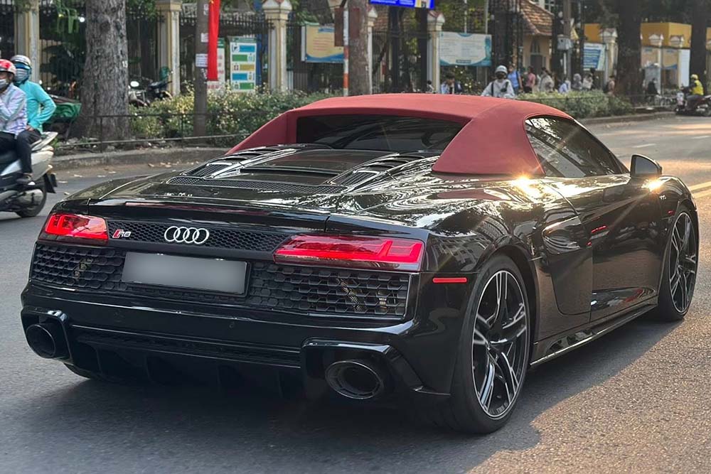 Audi R8 V10 Spyder thuoc phien ban nang cap cuoi cung truoc khi bi Audi “khai tu“, so huu dong co V10 hut khi tu nhien 5.2L va so luong rat hiem tai Viet Nam. Anh: Phong Diep