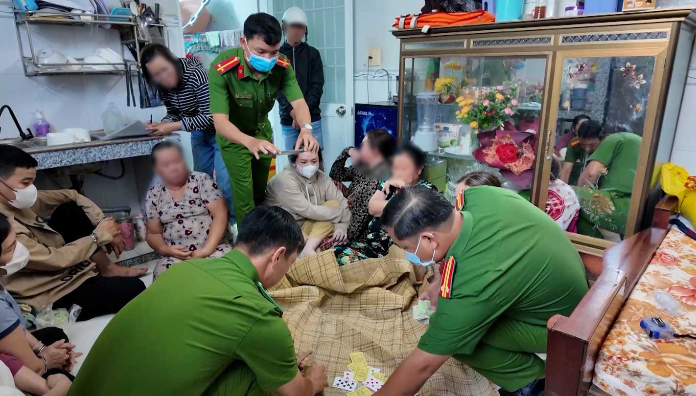 Subjects caught red-handed by police while gambling