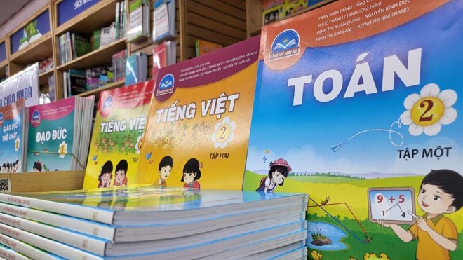 The Law amending and supplementing a number of articles of the Education Law clearly states "The Government stipulates the exemption of textbooks for students". Photo: My Ly.
