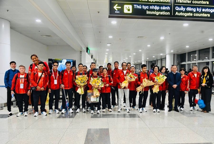 Thanh vien Doan the thao nguoi khuyet tat Viet Nam ve den Ha Noi buoi toi muon ngay 27.1. Anh: Thai Duong