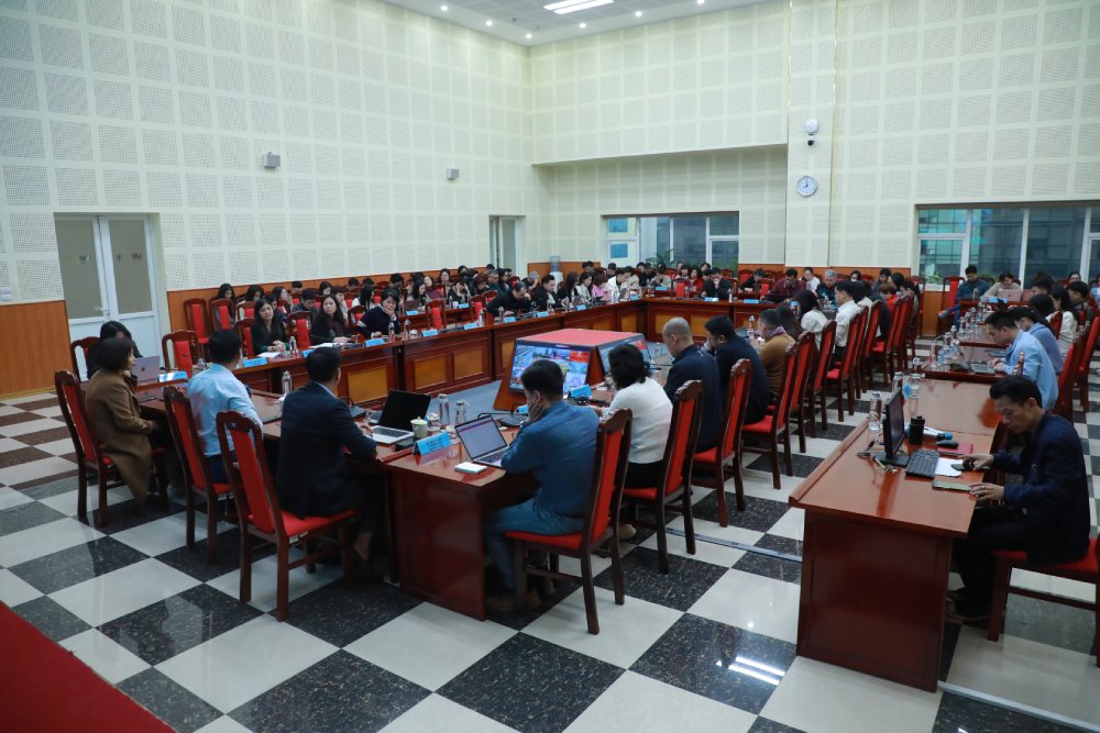 Cac dai bieu du Hoi nghi Bao cao vien 