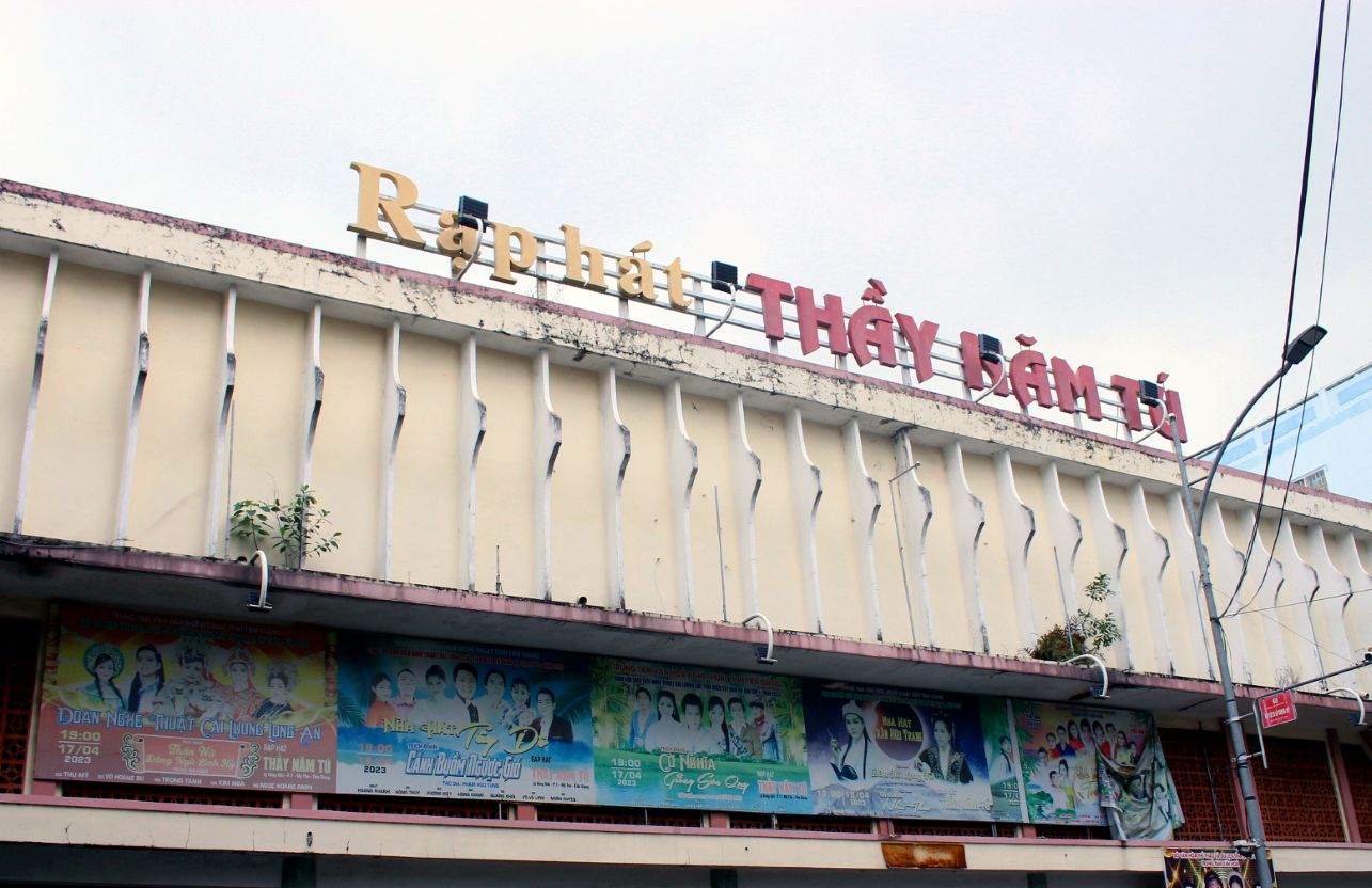 Rap hat Thay Nam Tu. Anh: Luc Tung