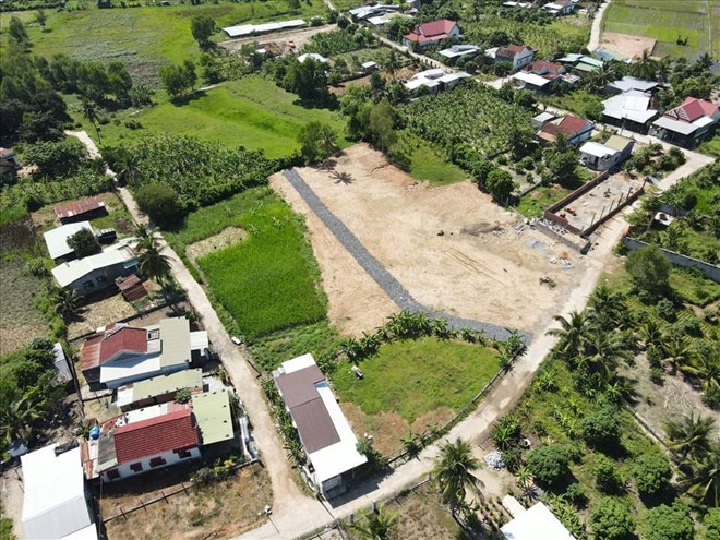The Department of Construction has established a Zalo group to remove obstacles for real estate projects in Khanh Hoa. Photo: Huu Long