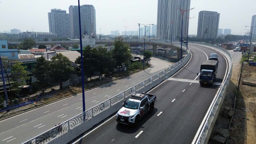  Nhanh cau N2 (re phai tu cao toc ra duong Mai Chi Tho) thong xe cuoi nam 2025. Ảnh: Anh Tu