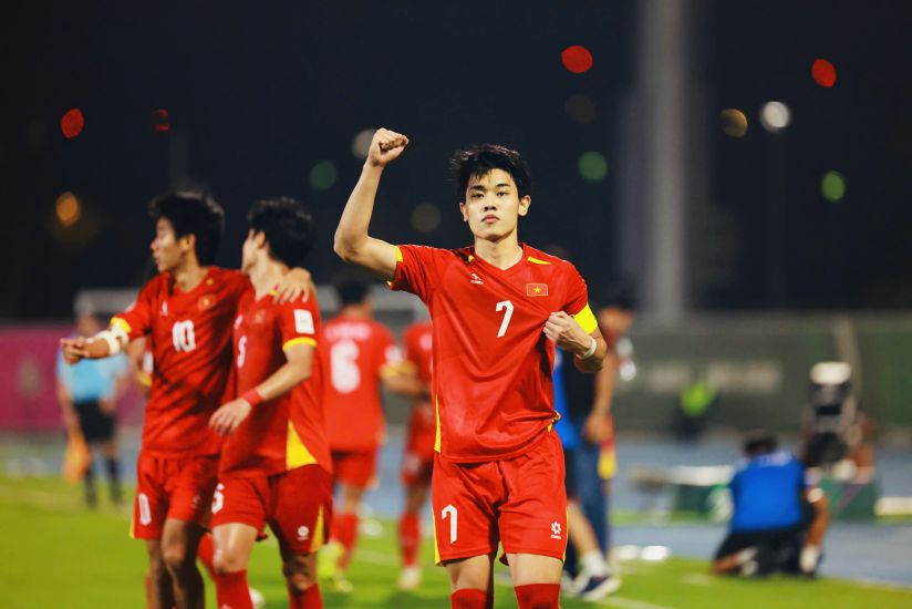 Player Dinh Bac (7) is one of the bright faces who can win the 2025 Victory Cup Award. Photo: Ted Tran