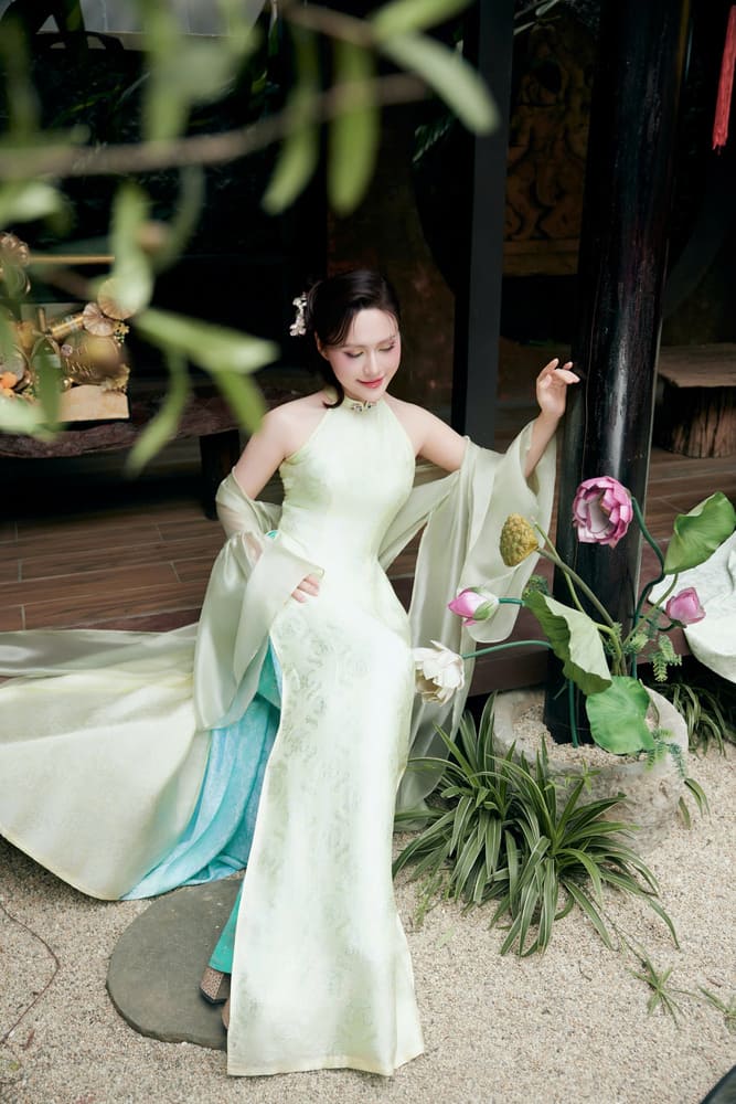 NSUT Lan Anh cung tiet lo trong thoi gian khong xa, Moc An se chinh phuc mot cuoc thi thinh phong cap Quoc te, va nu ca si tin hoc tro cua minh se tiep tuc co thanh tuu moi.