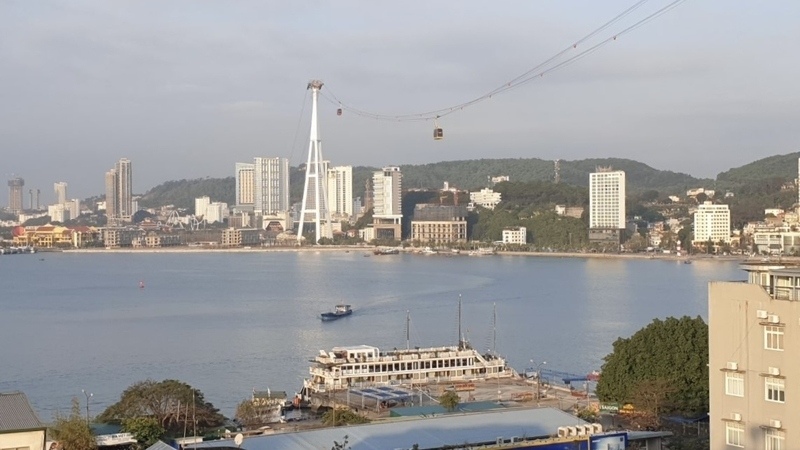 Bai Chay ward will have more high-rise hotels located along the coast of Ha Long Bay. Photo: Nguyen Hung