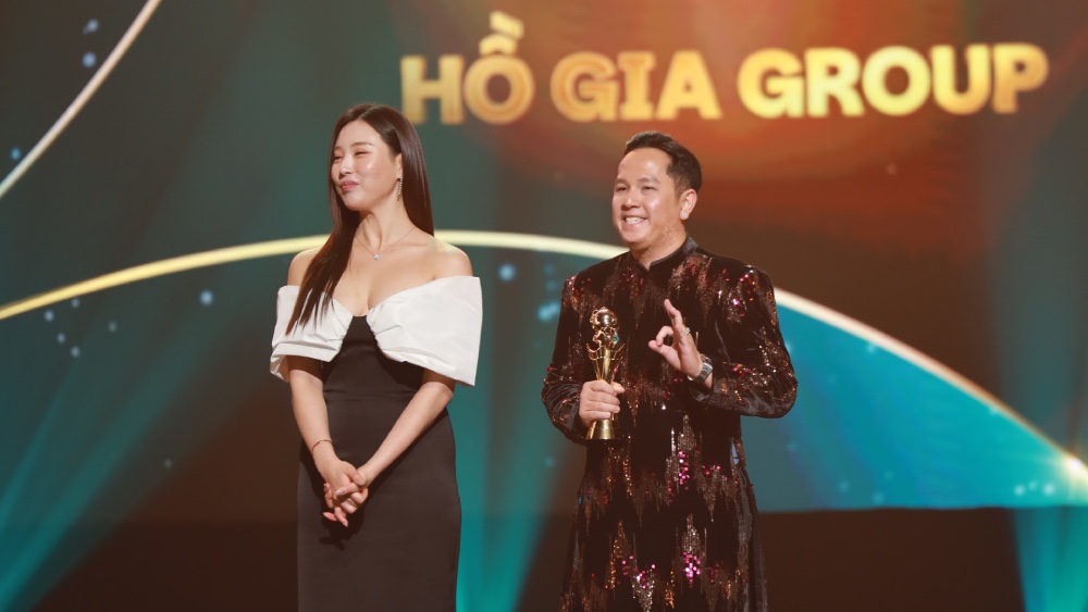 Nhà sáng tạo Việt Nam Hồ Ca tại lễ trao giải BIGO Awards Gala lần thứ 7. Ảnh: Bigo live