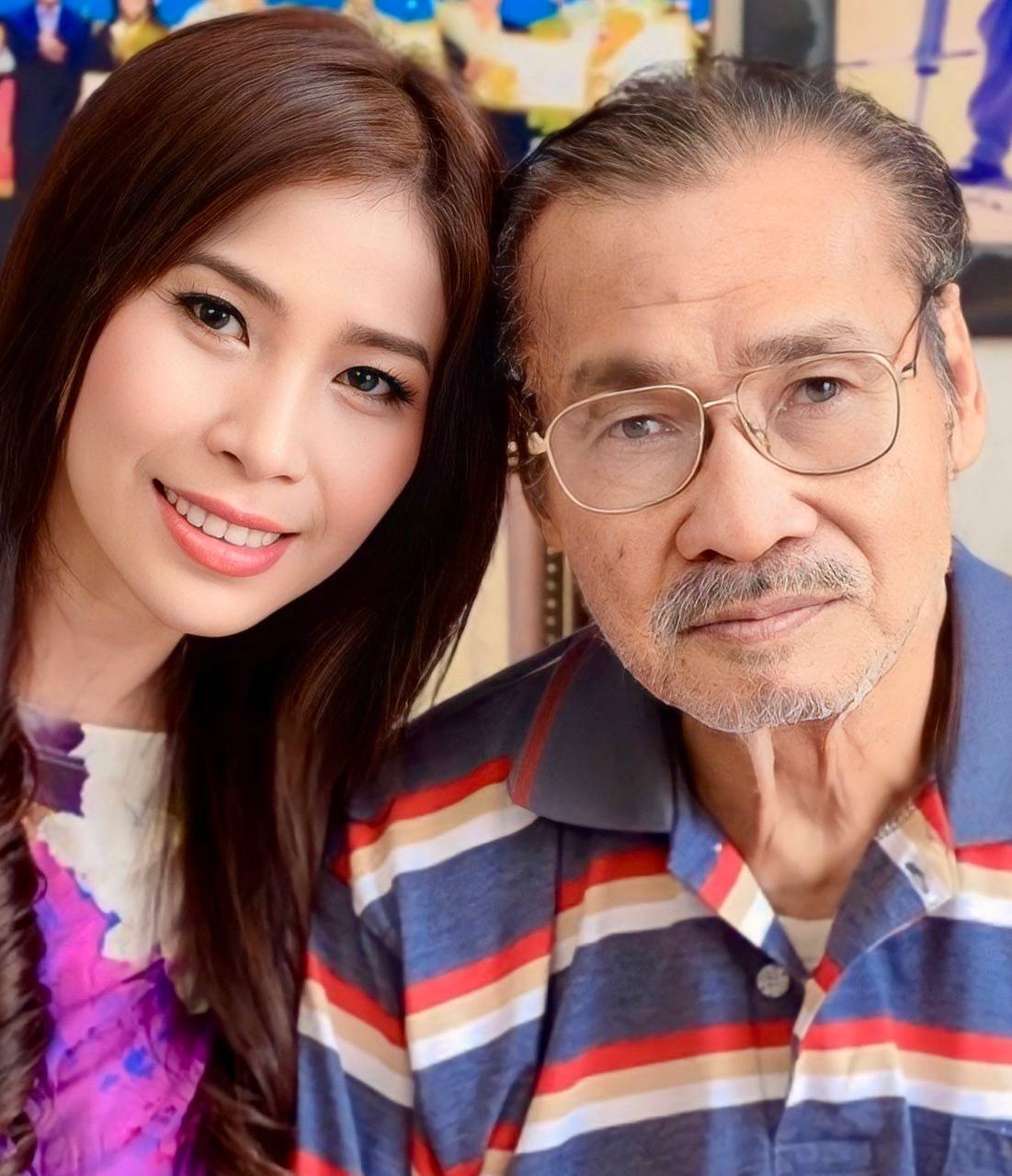 Ly Huong chup anh cung cha la co NSND Ly Huynh. Anh: Nghe si cung cap.