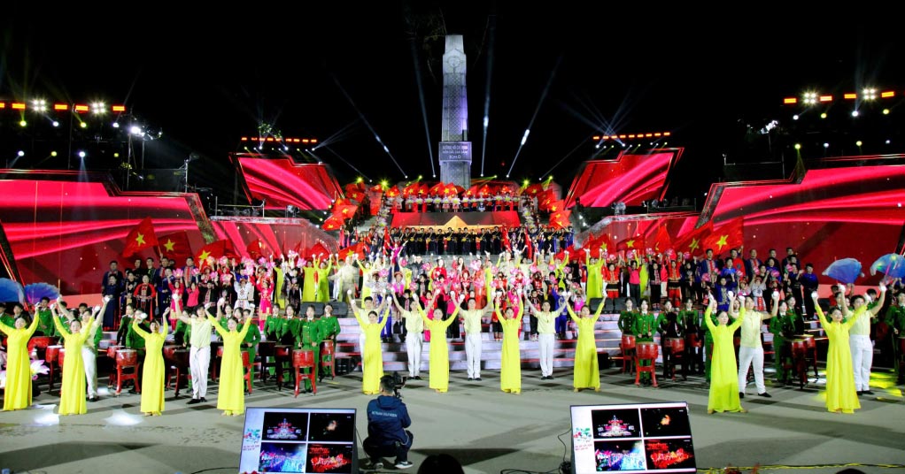 Theo ke hoach, trong toi 28.1, khu di tich Pac Bo se la mot trong bon diem cau truyen hinh truc tiep Ky niem 85 nam Ngay Bac Ho ve nuoc truc tiep lanh dao cach mang Viet Nam (28.1.1941 - 28.1.2026). Chuong trinh duoc xay dung chu de “Hai tay xay dung mot son ha“. Anh: Dieu Linh