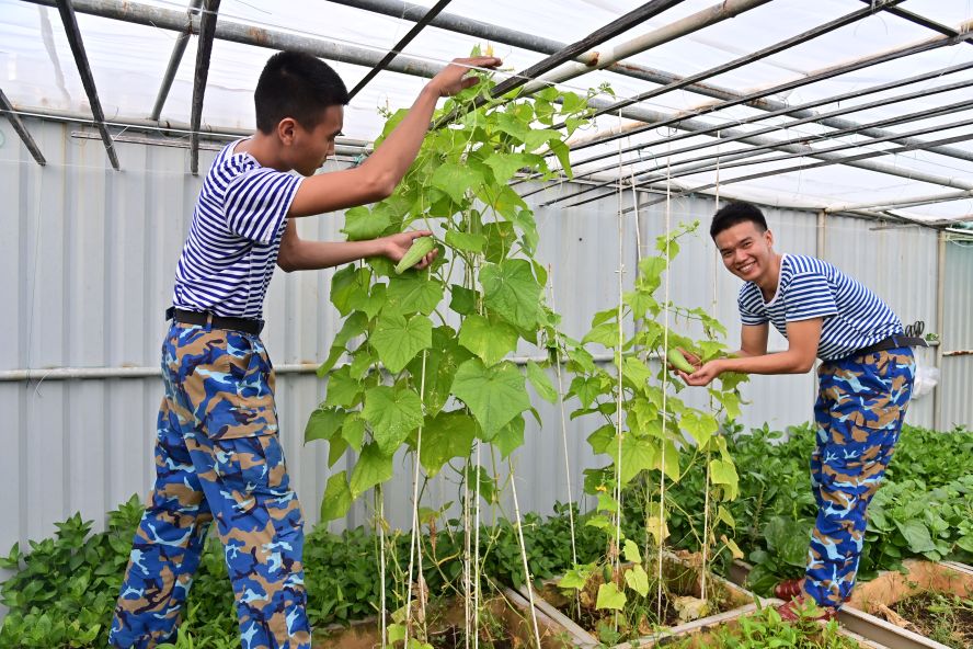 Cong tac tren nha gian DK1 la khoang thoi gian het suc y nghia doi voi Thuong si Nguyen Tien Trung, chien si Nha gian DK1.15 va dong doi. Anh: Van Duong