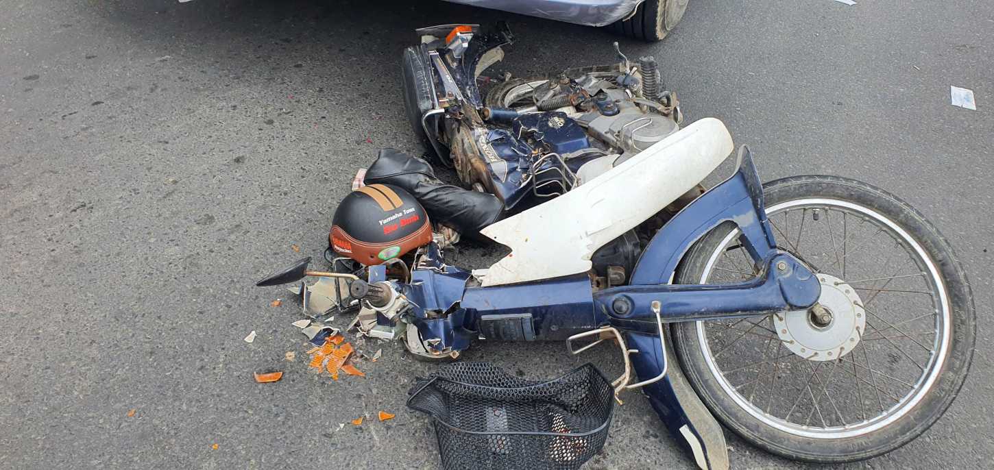 Chiec xe cua nan nhan bien dang sau bi tai nan. Anh: Phuong Linh