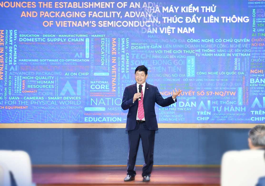 According to Mr. Truong Gia Binh, looking back over the past few decades, the countries that "transformed into dragons and tigers" all rose from the semiconductor industry. Photo: Thach Lam