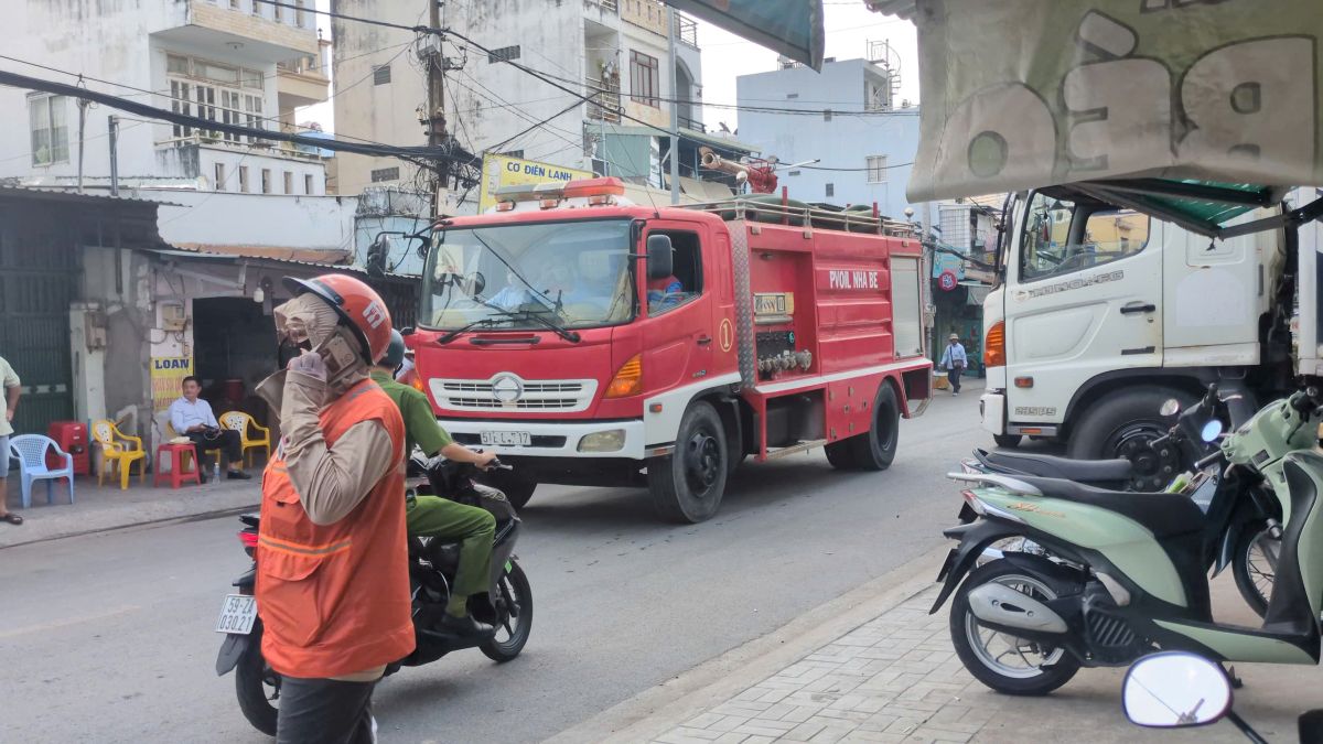 Khu vuc chay van phong toa de dieu tra. Anh: Anh Tu