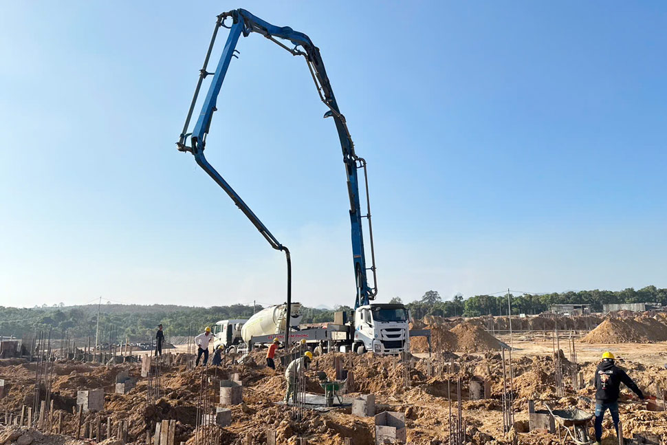 Machinery and equipment for construction of the inter-level boarding school project in 7 border communes of Gia Lai. Photo: Hoai Phuong