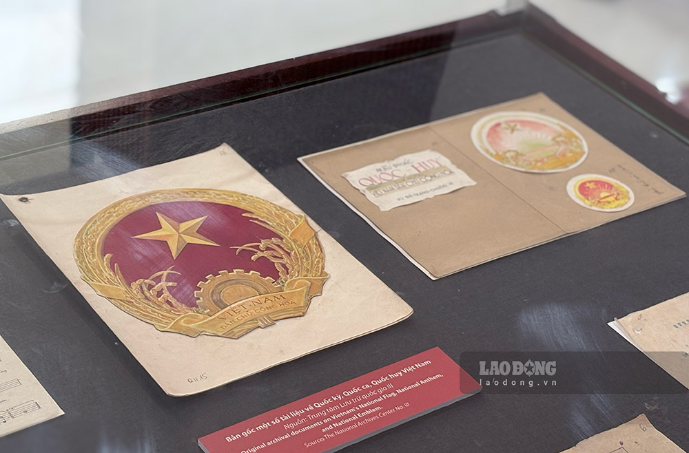 Ban goc mot so tai lieu ve Quoc ky, Quoc ca va Quoc huy Viet Nam. Anh: Y Yen