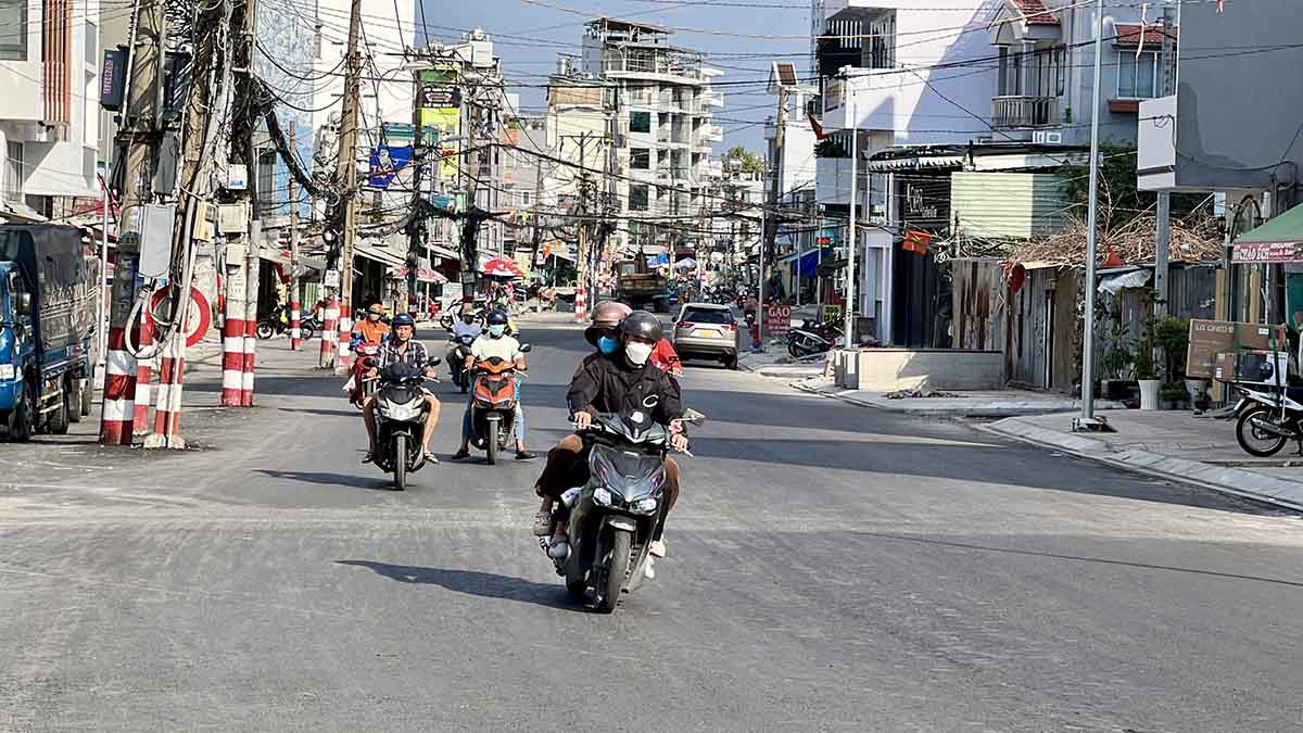 The eastern road of Ho Chi Minh City is expanded 3 times after 1 year of construction.