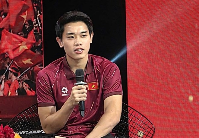 Nguyen Dinh Bac lors d'un programme d'echange avec des fans a Nghe An. Photo de : Ngoc Anh