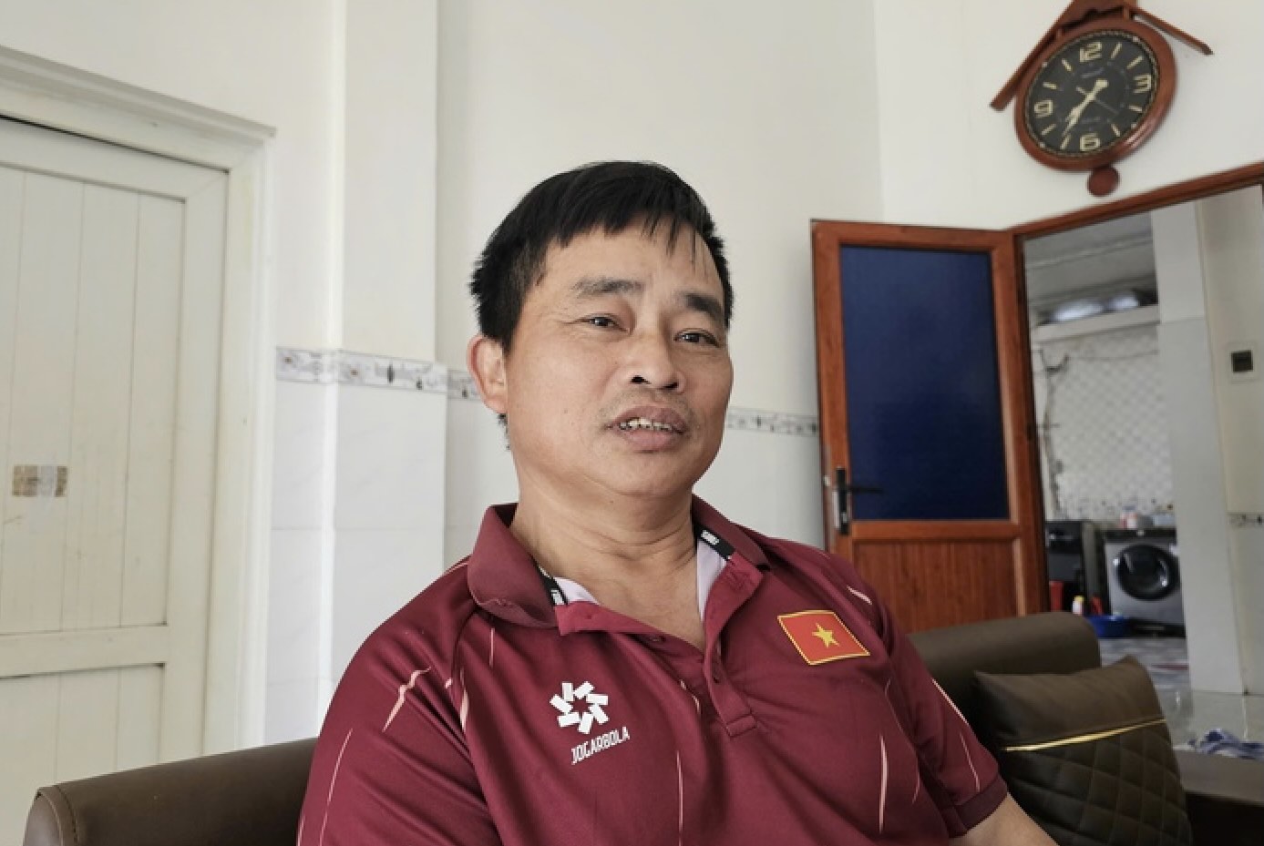 Ong Nguyen Dinh Ap - Bo cau thu Nguyen Dinh Bac. Anh: D. Hoa