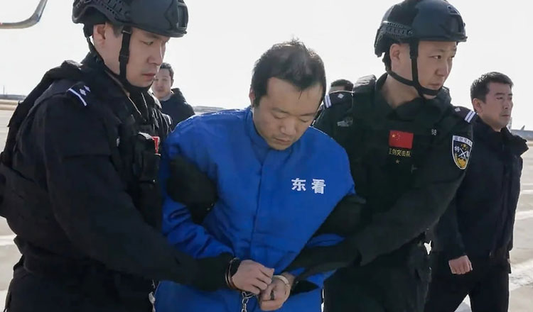 Chen Zhi bi truc xuat tu Campuchia ve Trung Quoc ngay 6.1.2026. Anh: CCTV