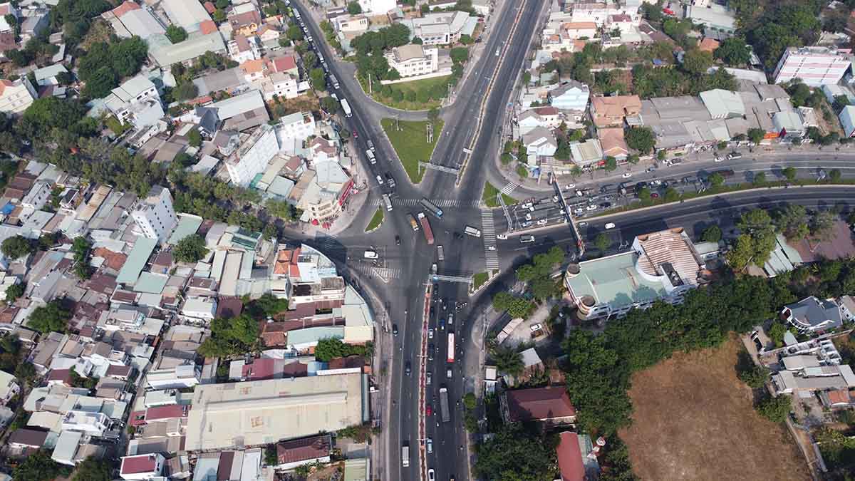 Traffic diversion to build a 1,050 billion VND underpass in Ho Chi Minh City. Photo: Dinh Trong