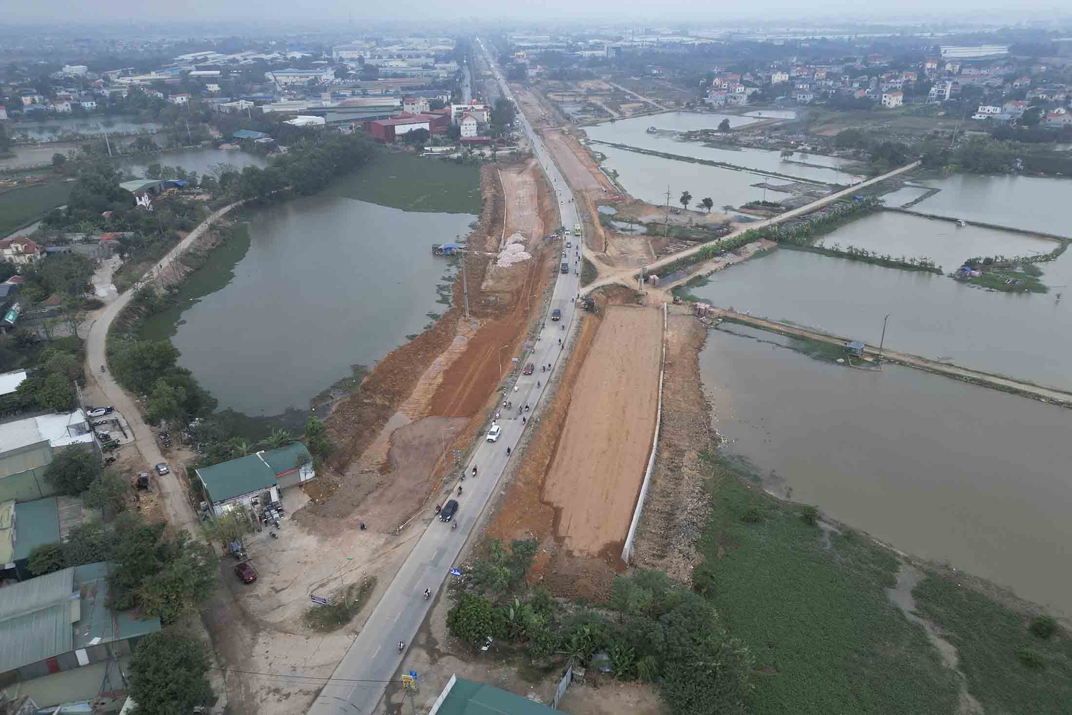 The National Highway 6 expansion project (Hanoi) was started at the end of 2022. Photo: Song Huu