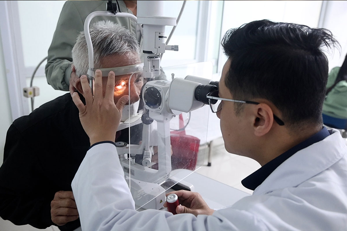 Habits to help protect workers' eyes in the middle of the pollution season