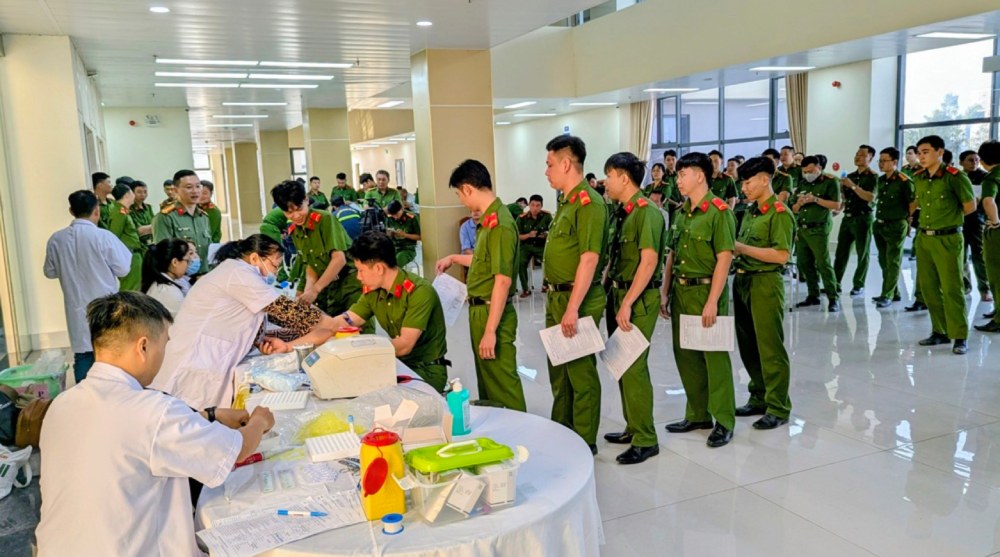 Day cung la hoat dong nam trong Chien dich van dong hien mau tinh nguyen dip Tet va Le hoi Xuan hong nam 2026 cua Cong an tinh An Giang. Anh: Binh An