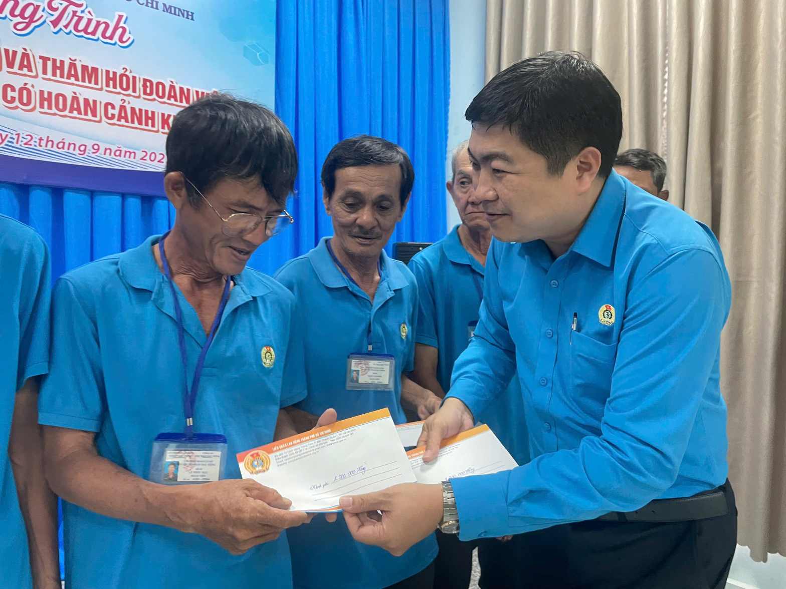 There will be about 28,000 workers in difficult circumstances in communes and wards in the Northern region of Ho Chi Minh City who will receive Tet gifts. Photo: Dinh Trong