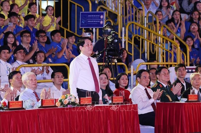 Chu tich nuoc Luong Cuong du cau truyen hinh “Hai tay xay dung mot son ha” tai diem cau Bao tang Ho Chi Minh. Anh: Lam Khanh/TTXVN