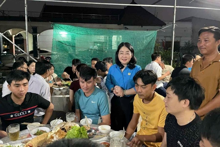 Warm reunion meal on the last day of the year at a motel in Ho Chi Minh City. Photo: Dinh Trong